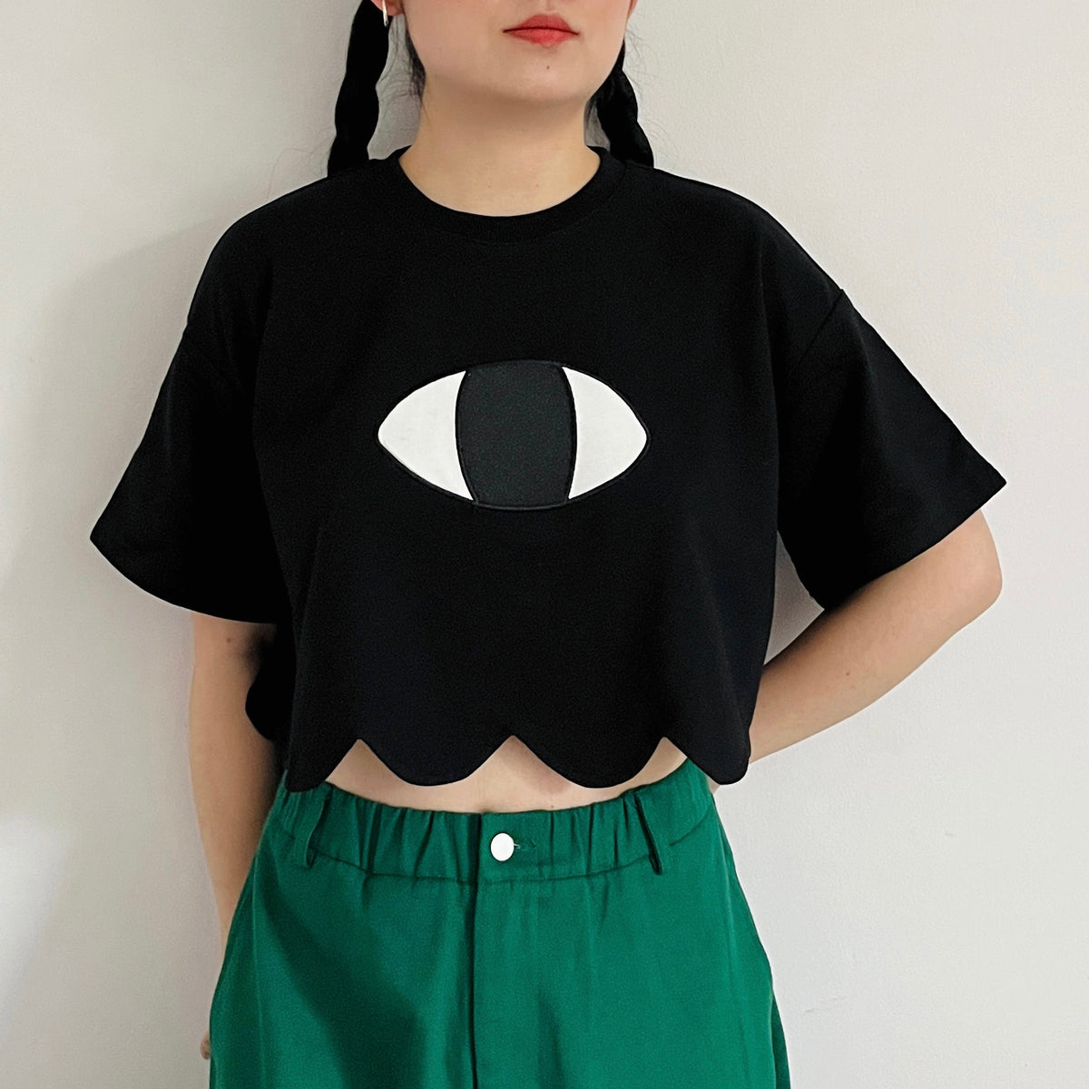 30% OFF BOO! Yokai Scallop Hem Cropped T-shirt