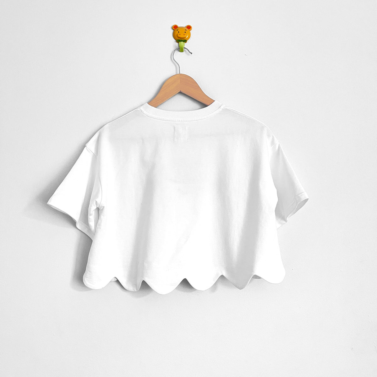 30% OFF BOO! Ghostie Scallop Hem Cropped T-shirt